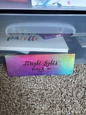 Pink Rose Bright Lights Rainbow Compact Palette - Multicolored Metallic